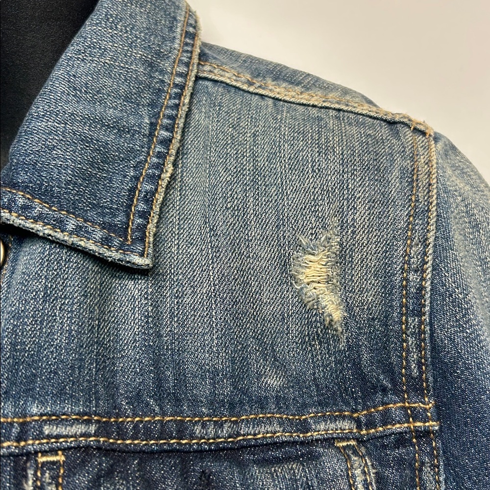 American Eagle Denim distressed, jean jacket size medium 100% cotton - Picture 5 of 7